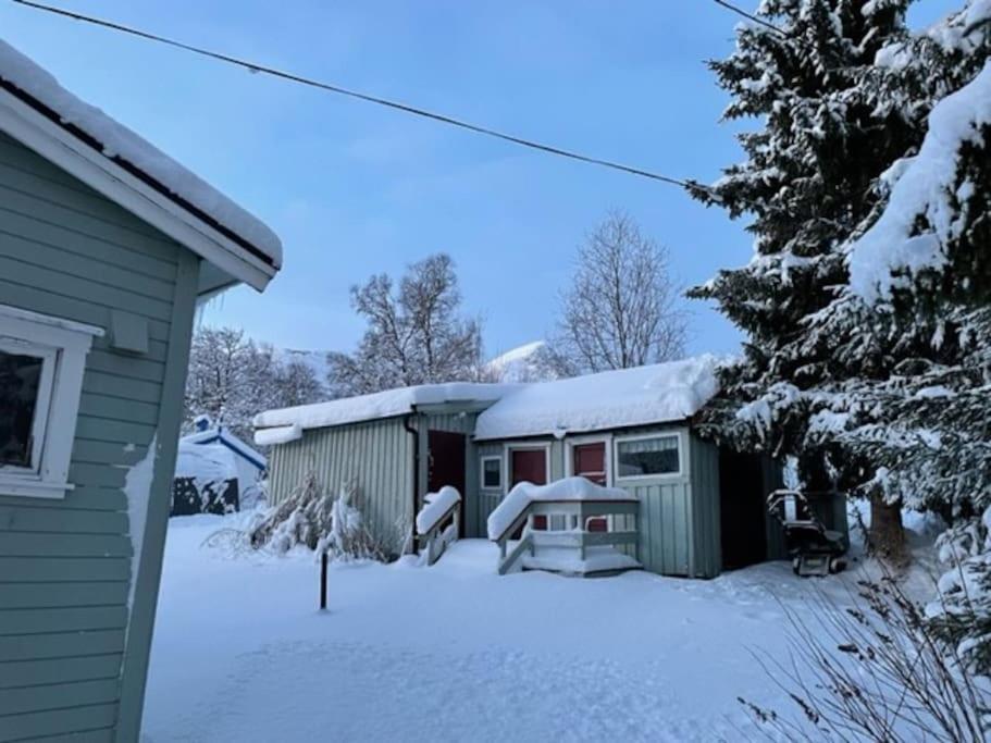 House With Garage In Central Lyngen Lyngseidet Exterior photo